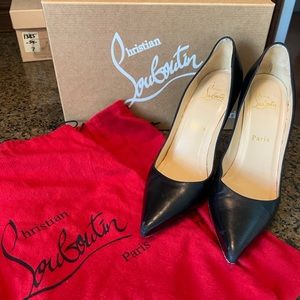 Christian Louboutin Apostrophy Pump - size 37.5